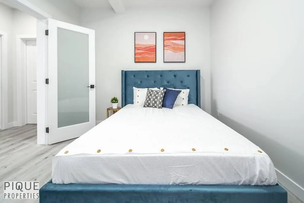 *New*Luxury Living*King Bed*Ac&Fireplace*Sleeps13! Edmonton 0*,